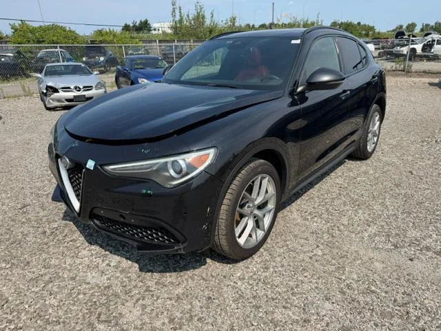 Alfa Romeo Stelvio Ti Sport — auto z Kanady