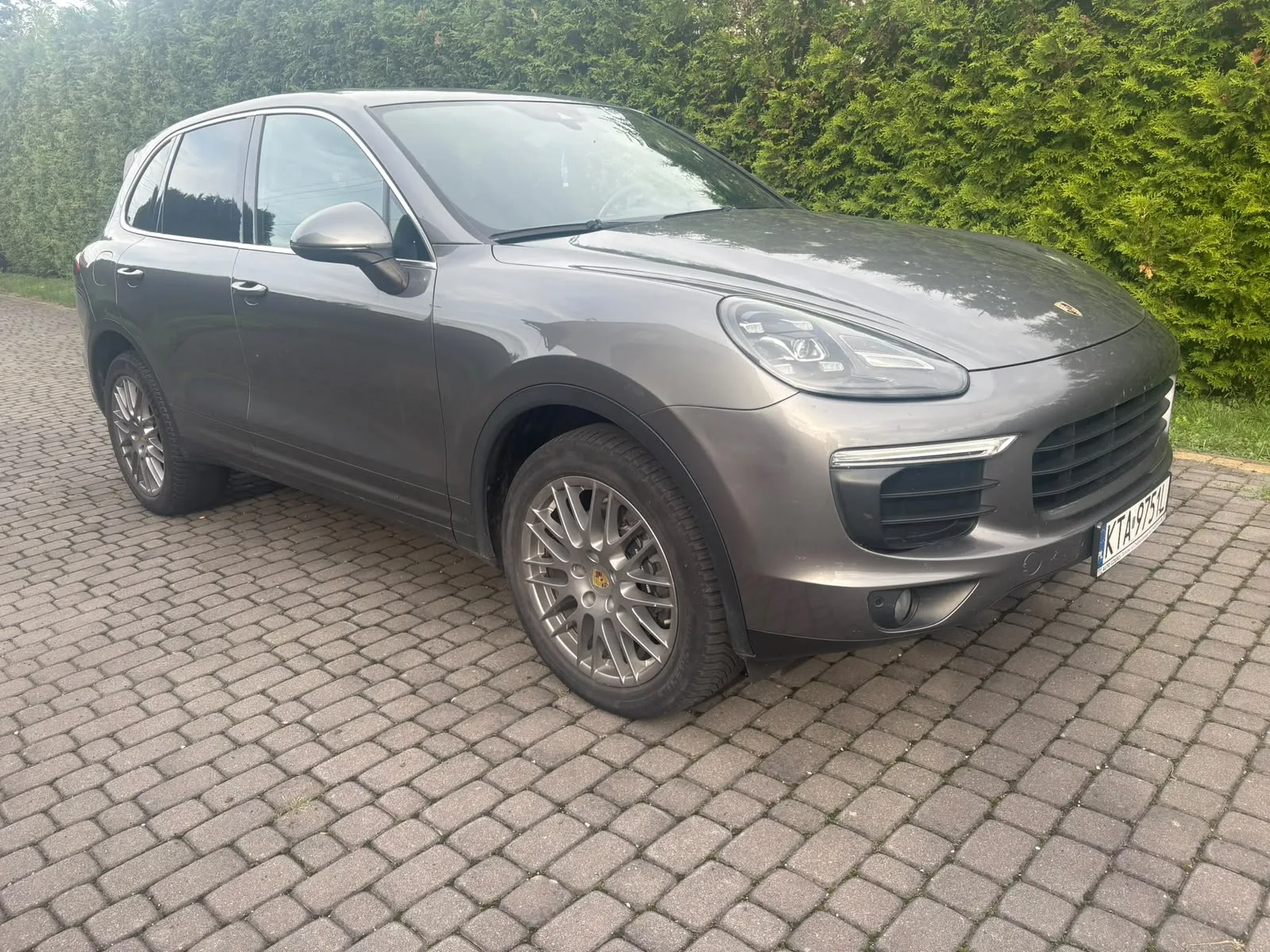 Porsche Cayenne — auto z Kanady